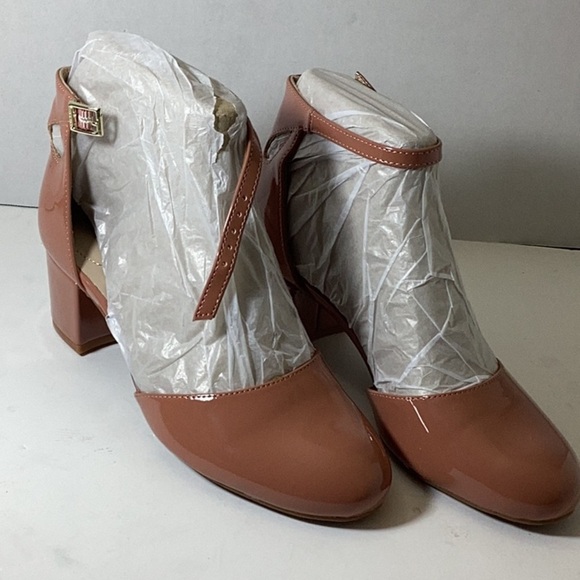 Giani Bernini Izzee Memory Foam Two-Piece Pumps, - Picture 3 of 8